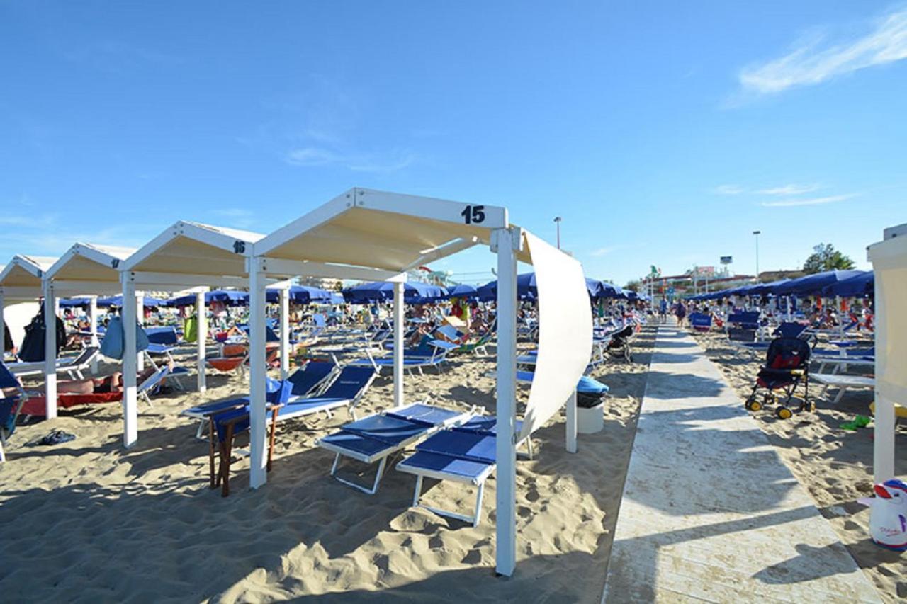 Riccione Beach Hotel - Enjoy Your Summer -Beach Village Incluso Exteriör bild
