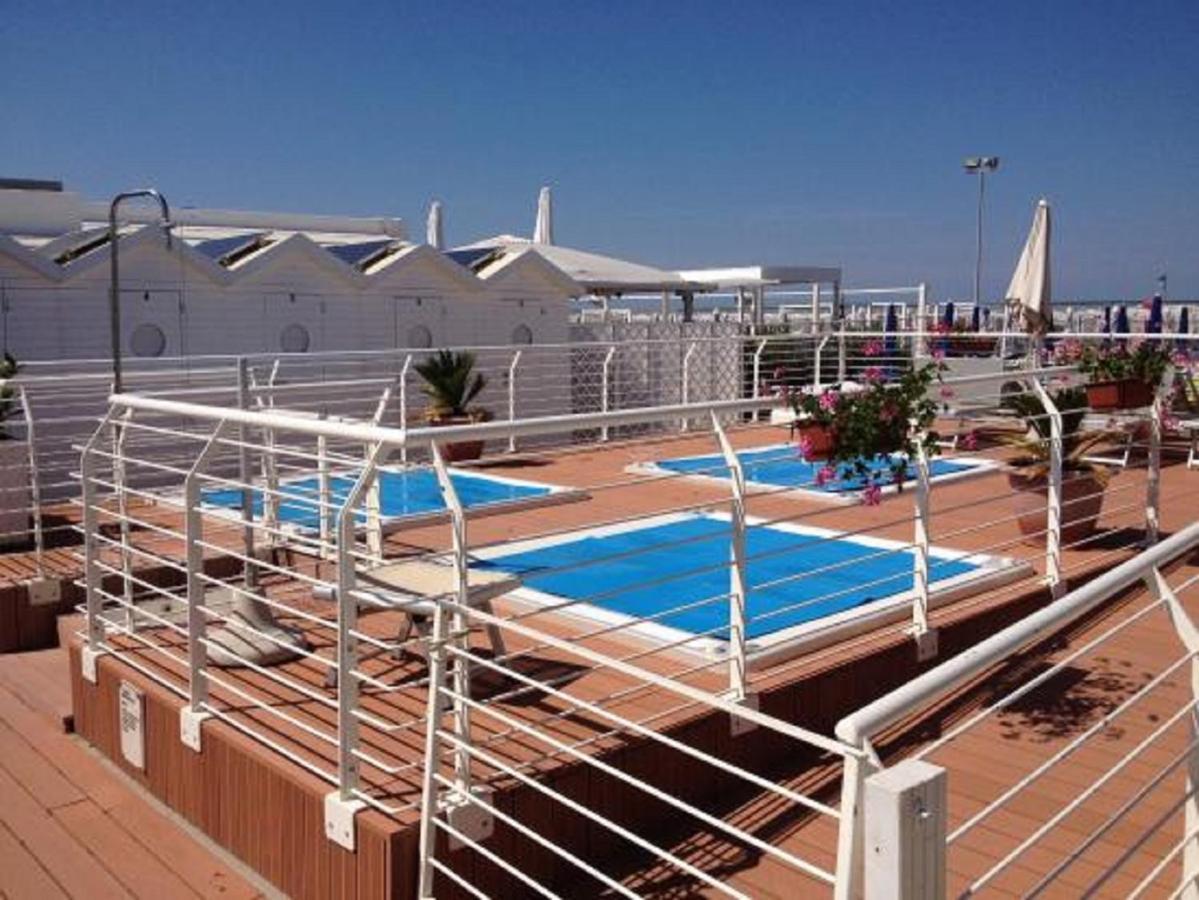 Riccione Beach Hotel - Enjoy Your Summer -Beach Village Incluso Exteriör bild