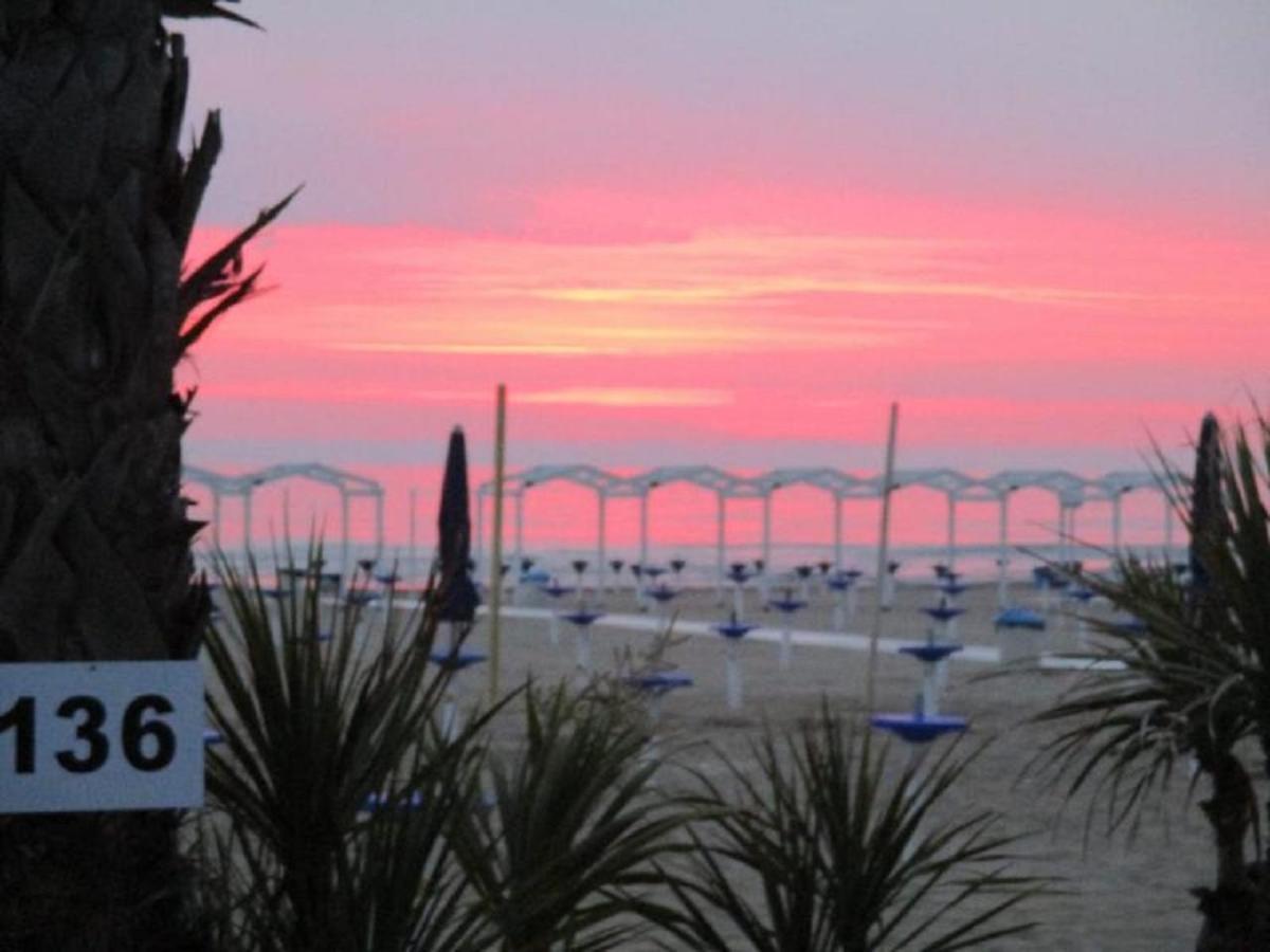 Riccione Beach Hotel - Enjoy Your Summer -Beach Village Incluso Exteriör bild