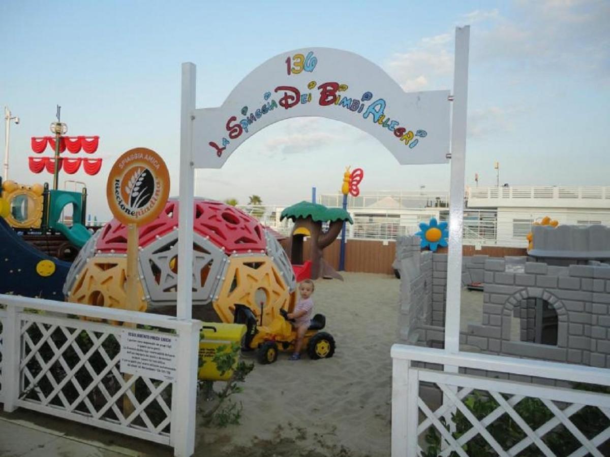 Riccione Beach Hotel - Enjoy Your Summer -Beach Village Incluso Exteriör bild